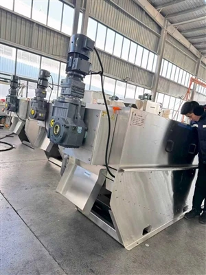 Deshidratador de prensa de tornillo DL401 entregado a Vietnam para deshidrata...